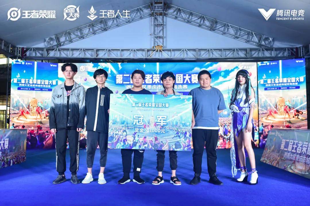国家第一中学！骑士库奇成为军队中的刺客，带领 EDward Gaming 的中路选手。 Bilibili Gaming 轻松赢得了第一局